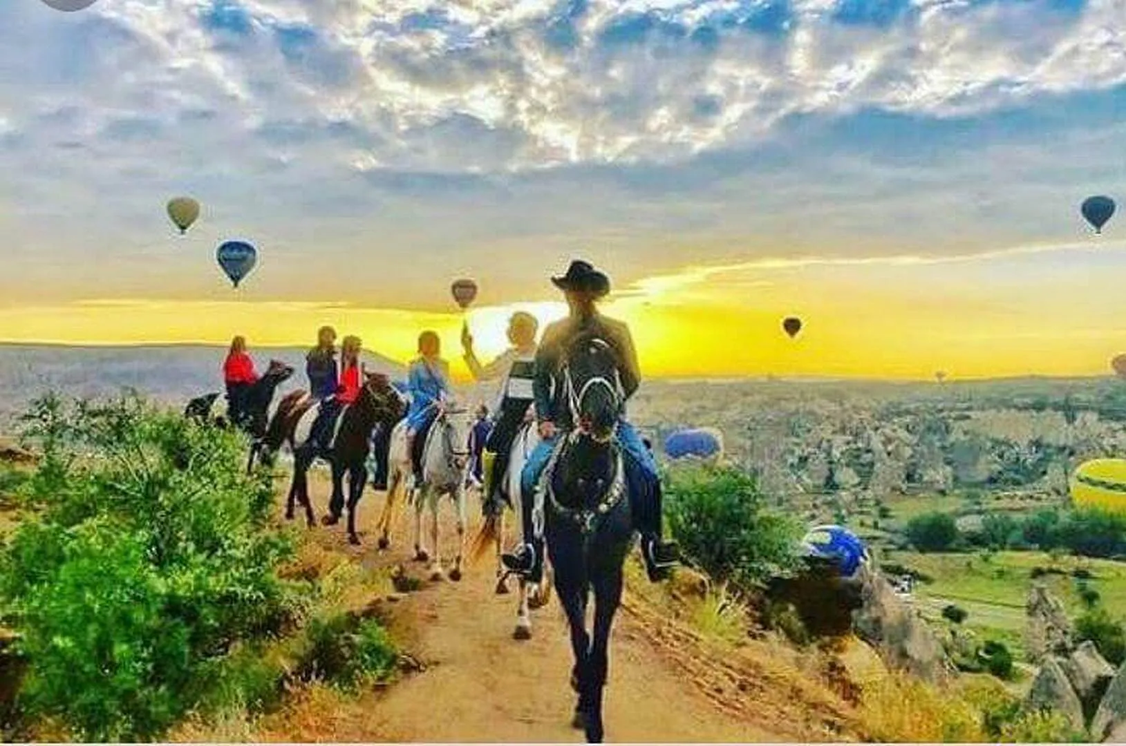 Sunset Horse Riding (2 Hours)